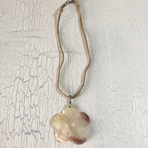 Handmade Flower Shell Choker - Picture 2 of 6